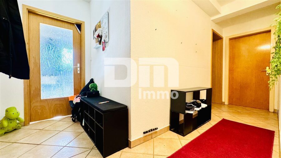 Modernisiertes Ein-/ Zweifamilienhaus inkl. PV-Anlage + Garage auf Traumgrundstück - KG WE4 Flur / Diele